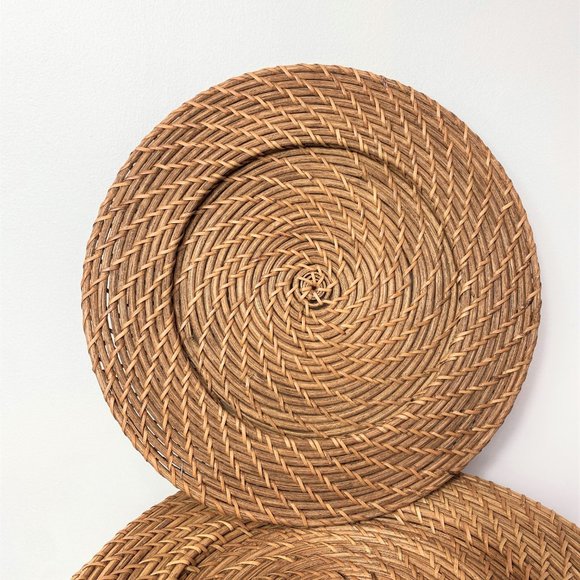 VINTAGE! Boho Wicker Charger Plates (Set of 7) - Picture 3 of 4